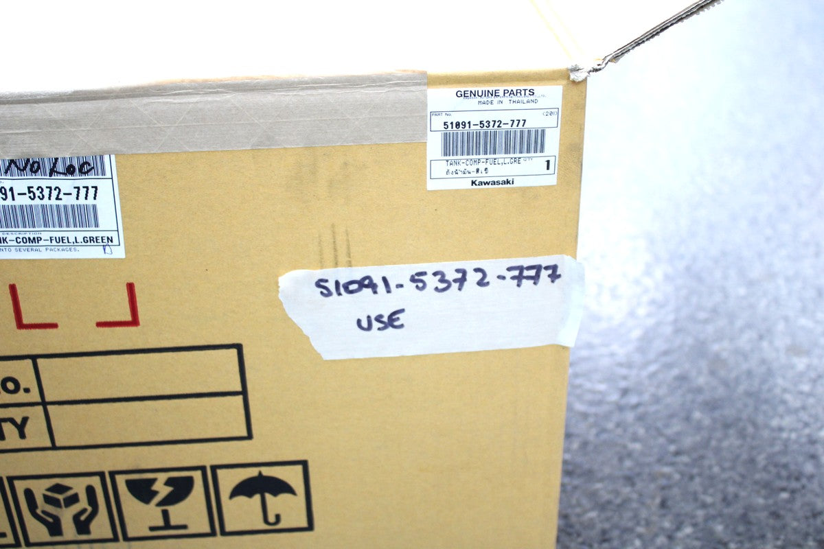 Réservoir d'essence pour Kawasaki Ninja 400 ABS KRT (usagé) 51091